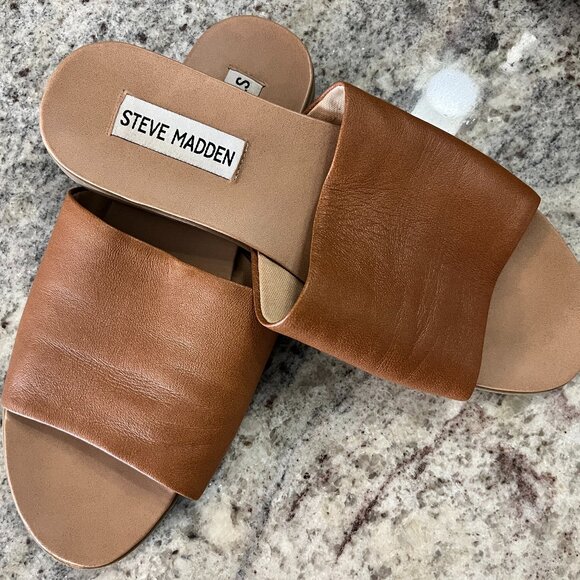 *SOLD* Steve Madden Kastle Tan Slides | 6 - Picture 4 of 5